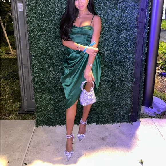 Emerald Green Satin Woven Ruched Side Midi Skirt - USA 4 - Picture 5 of 5